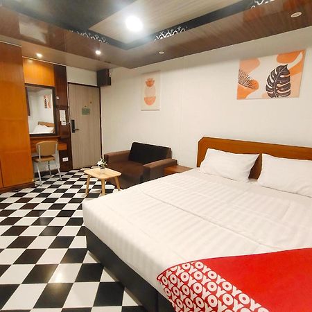 Hotel Oyo 75446 Travis Inthamara 49 Bangkok Esterno foto