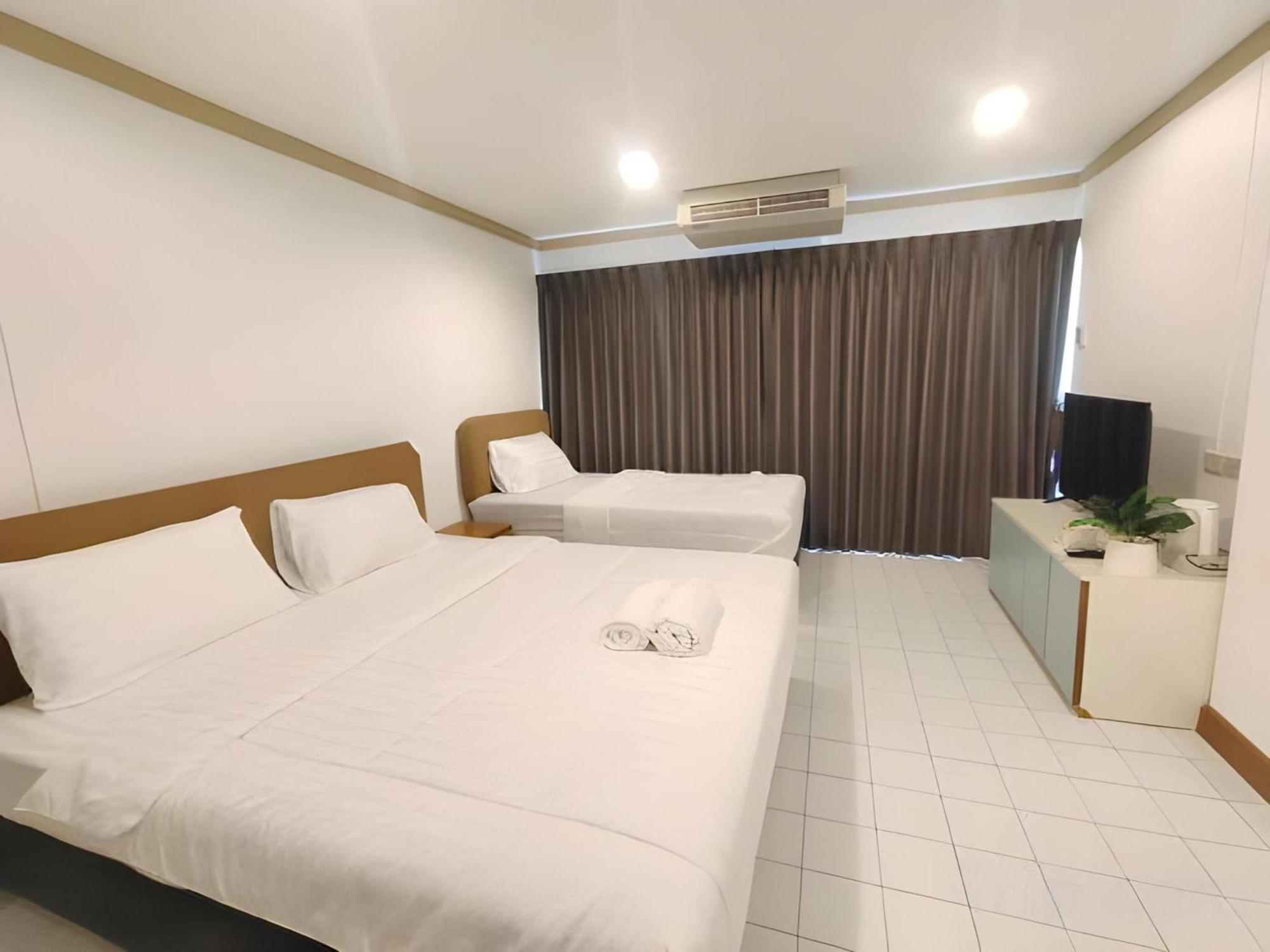 Hotel Oyo 75446 Travis Inthamara 49 Bangkok Esterno foto
