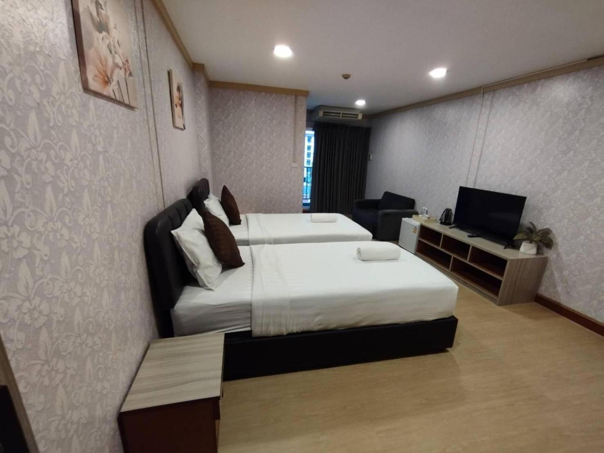 Hotel Oyo 75446 Travis Inthamara 49 Bangkok Esterno foto