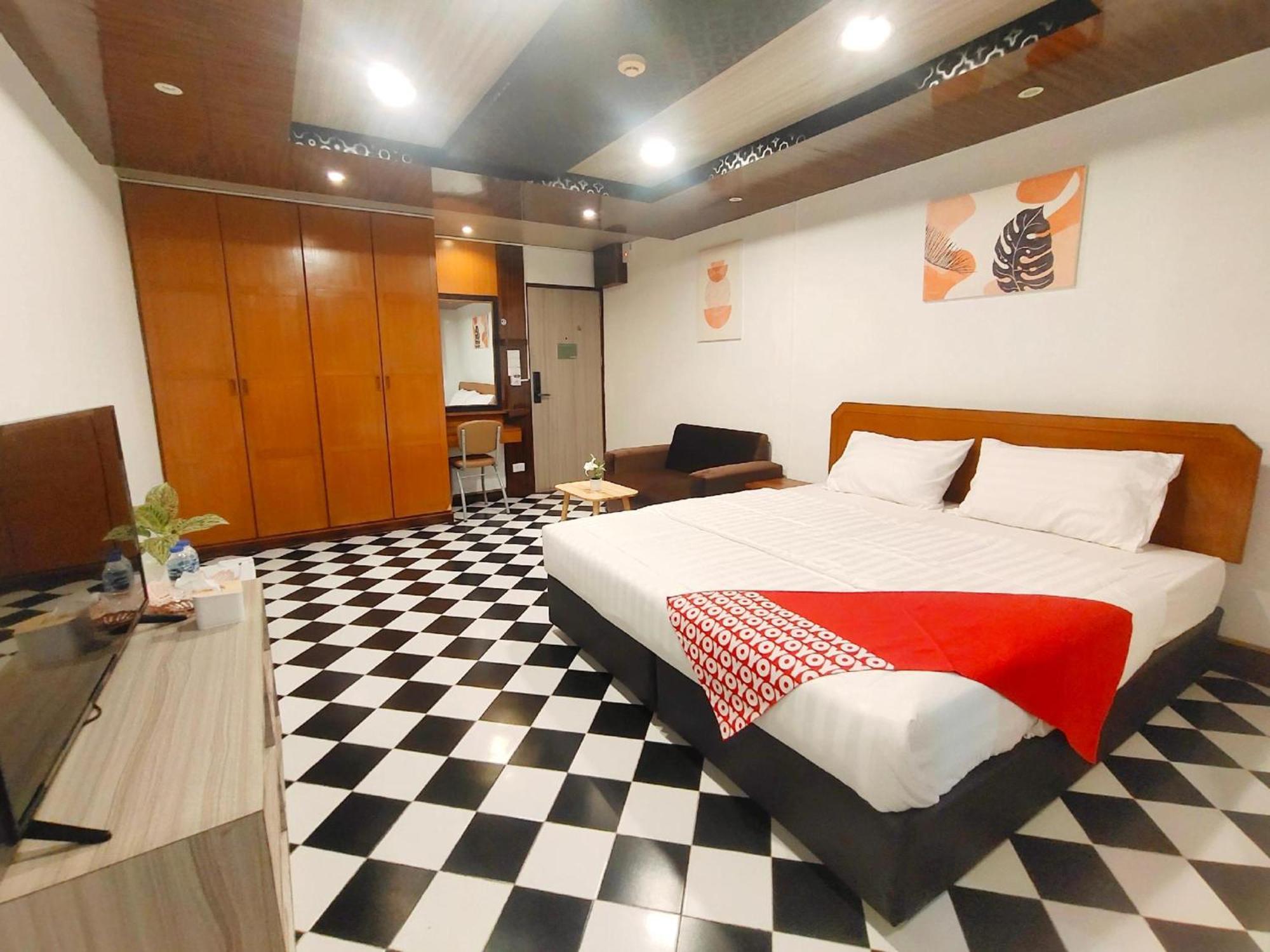 Hotel Oyo 75446 Travis Inthamara 49 Bangkok Esterno foto