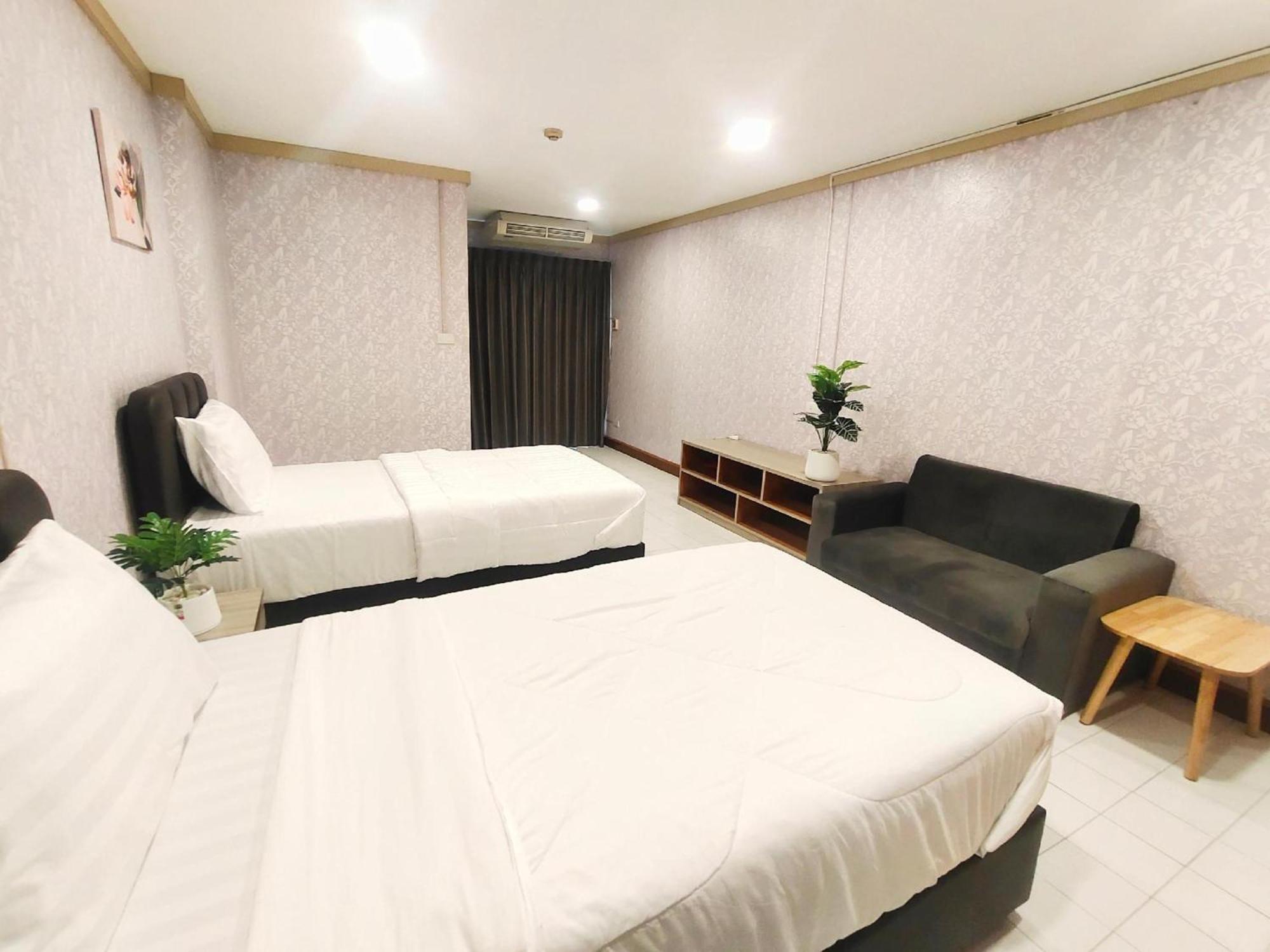 Hotel Oyo 75446 Travis Inthamara 49 Bangkok Esterno foto