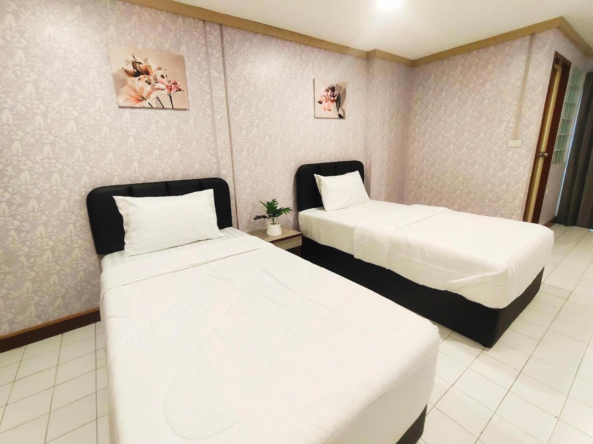 Hotel Oyo 75446 Travis Inthamara 49 Bangkok Esterno foto