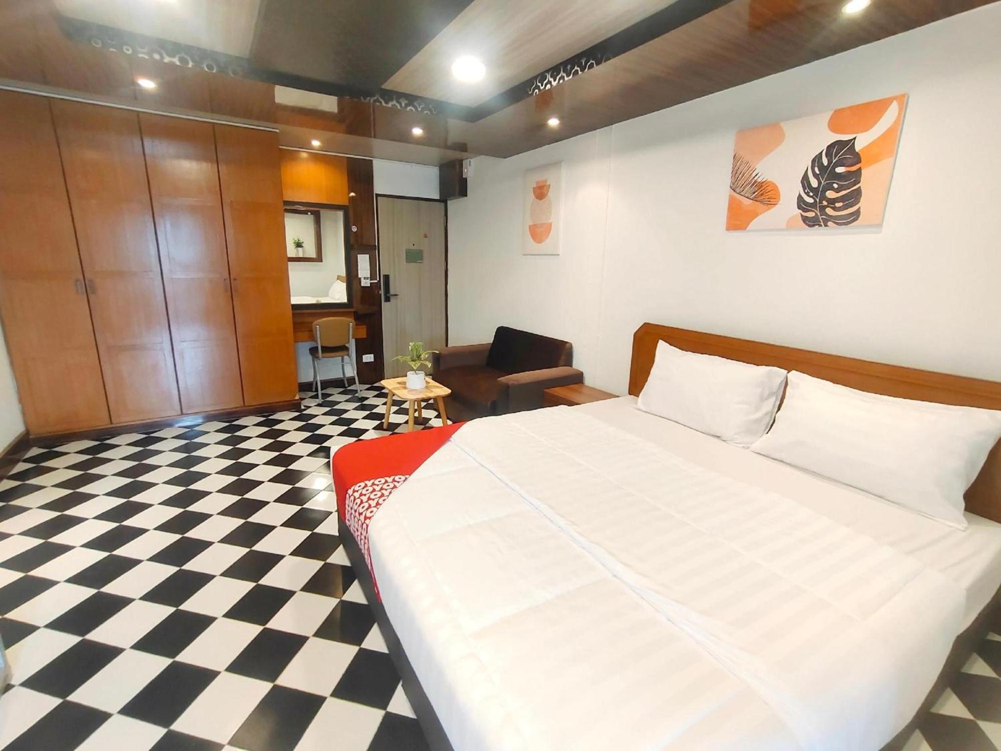 Hotel Oyo 75446 Travis Inthamara 49 Bangkok Esterno foto