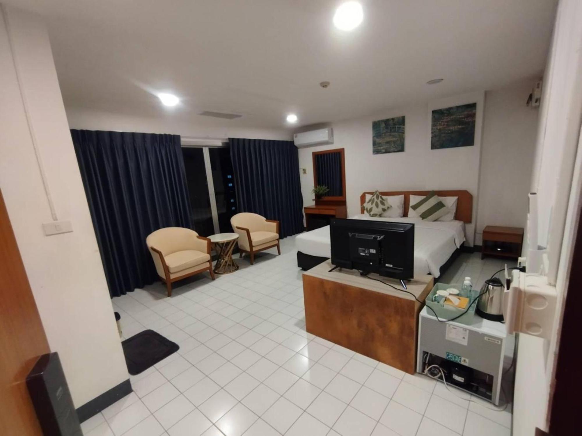 Hotel Oyo 75446 Travis Inthamara 49 Bangkok Esterno foto
