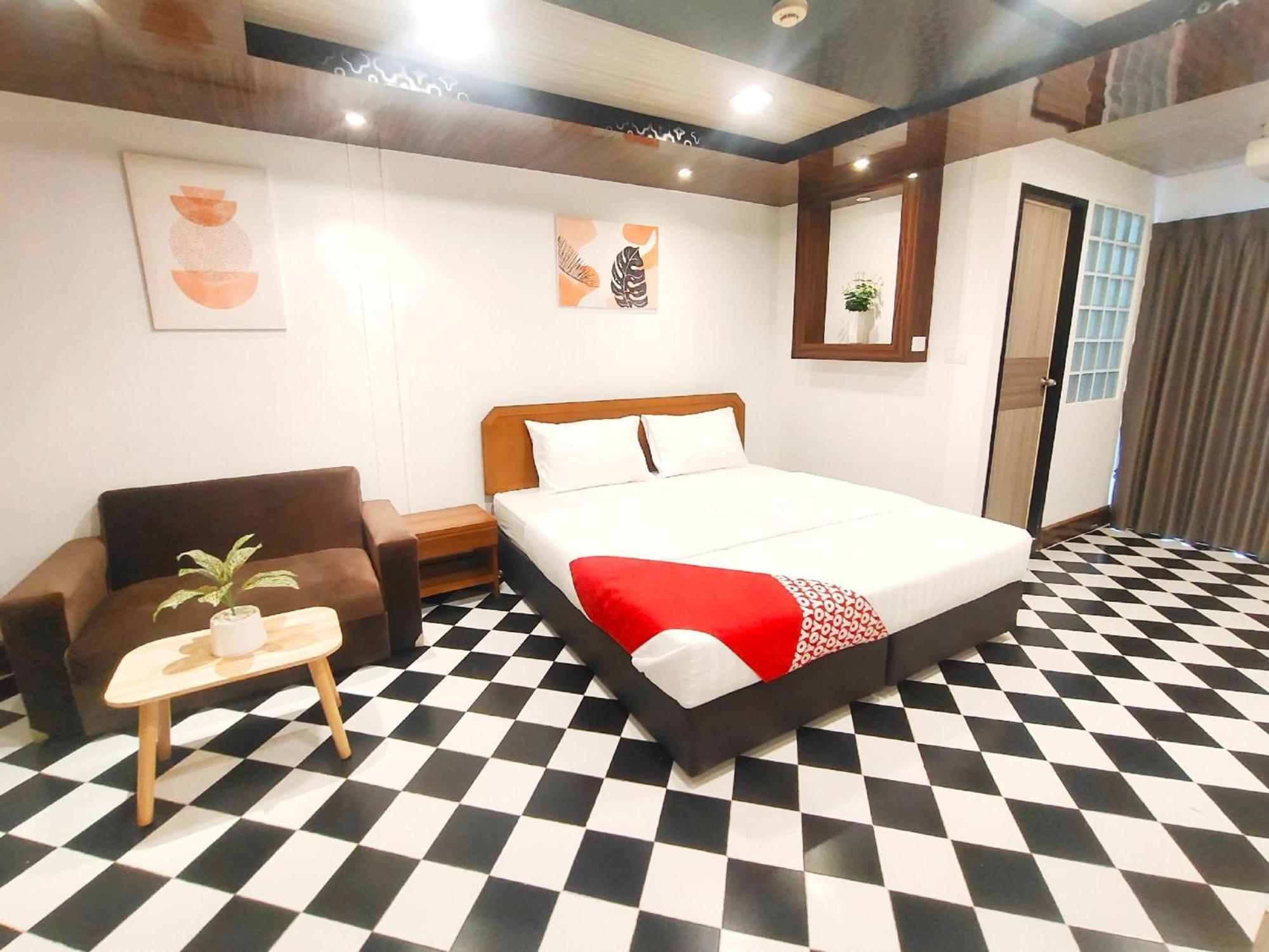 Hotel Oyo 75446 Travis Inthamara 49 Bangkok Esterno foto